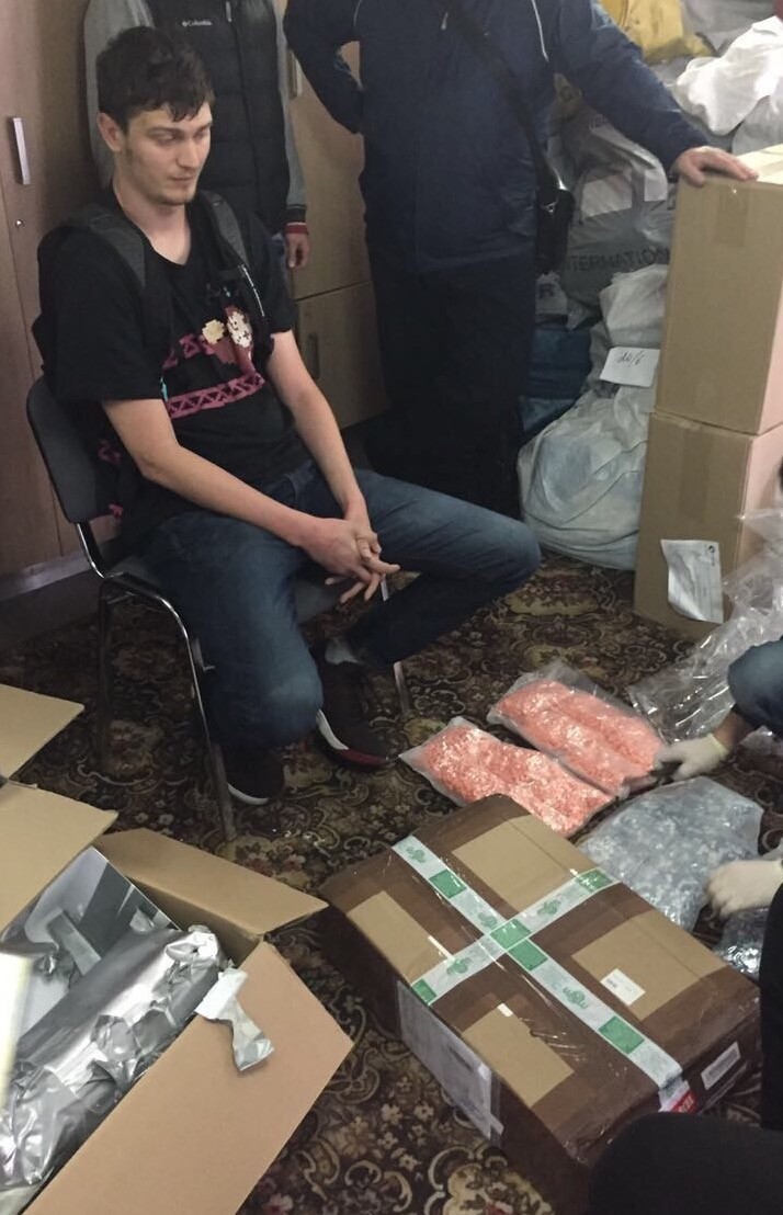 В Москве перехватили посылку с наркотиками под видом пазла