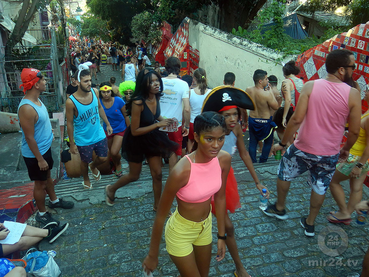 «И все поголовно в белых штанах!» Бразильский карнавал глазами русского